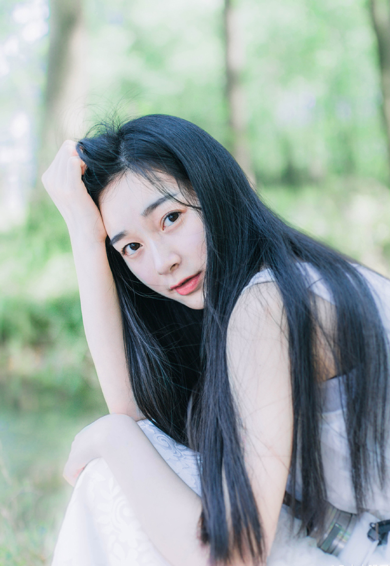 “那些辎重，就赏给这些人吧。”庞德看了一眼已经开始有些混乱的西域战士，皱了皱眉道，作为吕布帐下的精锐部队，对于刘备留下来的那些东西，可是不怎么看得上眼的，但那些兵器对于西域将士而言，还是很有吸引力的。